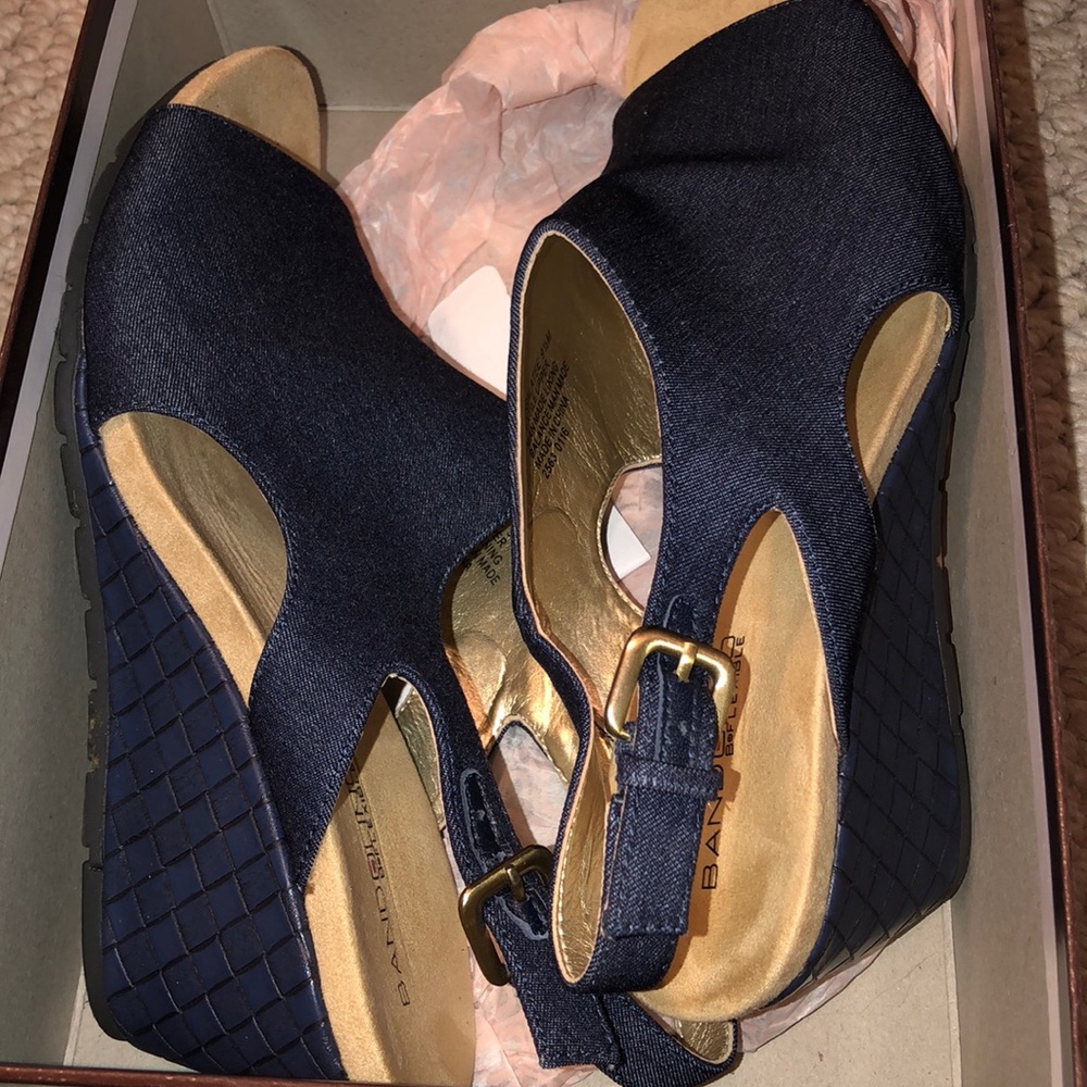Sandals - Picture 3 of 4
